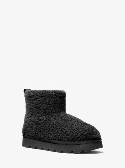 Michael Kors Outlet Winnie Faux Shearling Boot In Black