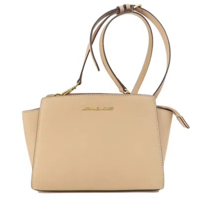 Pre-owned Michael Kors Pvc Shoulder Bag () In Beige