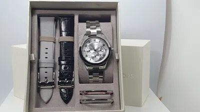 Pre-owned Michael Kors Runway Mk3981 Women's Silver-tone Quartz 38mm Watch Msrp $399