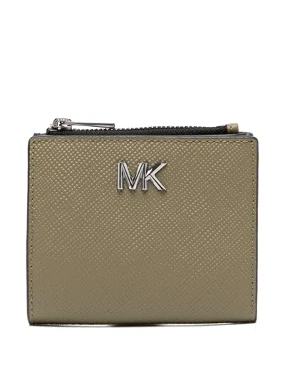 Michael Kors Square Zipped Wallet In Grün