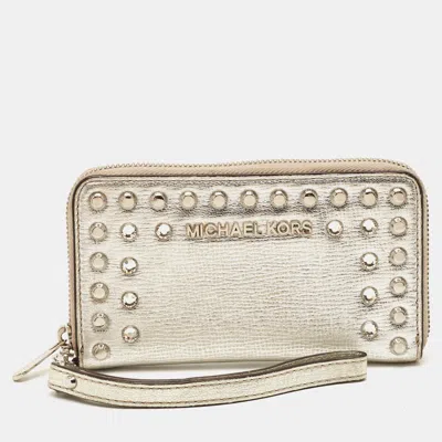 Pre-owned Michael Kors Studded Silver Leather Wristlet Wallet