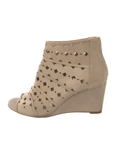 Pre-owned Michael Kors Suede Lasercut Accents Pumps In Neutral