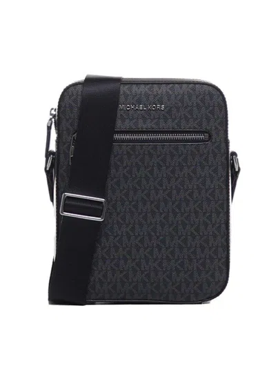 Michael Kors Varick Logo Detailed Zipped Messenger Bag In Black