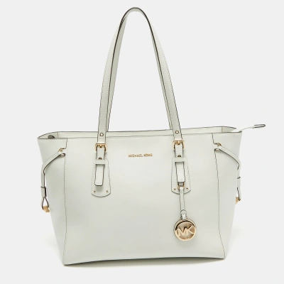 Pre-owned Michael Kors White Leather Voyager Tote