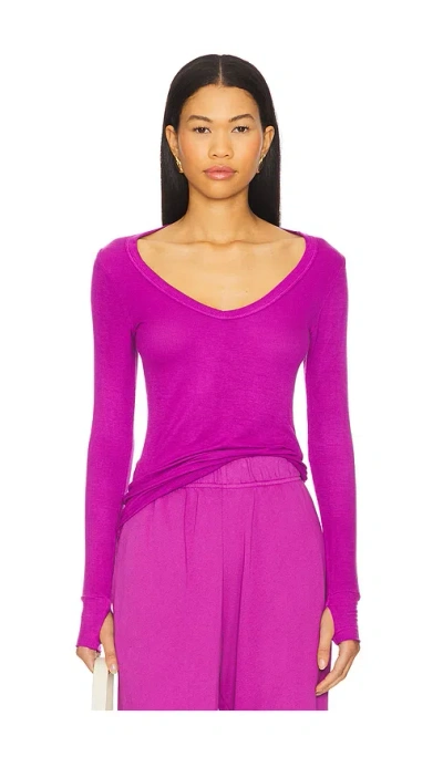 Michael Lauren Otis V Neck Top In Berry Burst