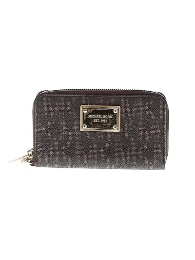 Pre-owned Michael Michael Kors Leather Wristlet In Brown
