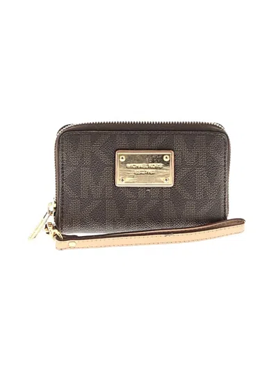 Pre-owned Michael Michael Kors Leather Wristlet In Brown