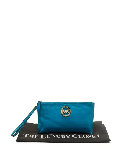 Pre-owned Michael Michael Kors Logo Leather Clutch In Blue