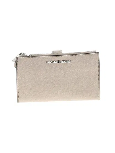 Pre-owned Michael Michael Kors Wallet In Ivory