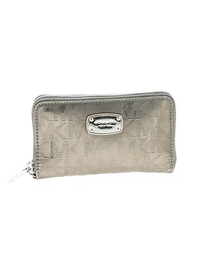 Pre-owned Michael Michael Kors Wallet In Silver