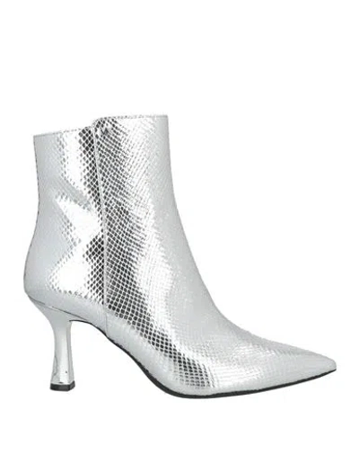 Michael Michael Kors Woman Ankle Boots Silver Size 8 Synthetisches Material