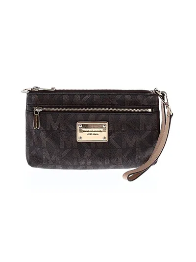 Pre-owned Michael Michael Kors Wristlet In Brown