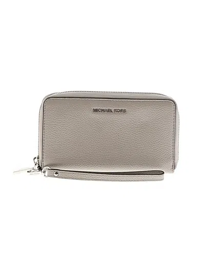 Pre-owned Michael Michael Kors Wristlet In Gray