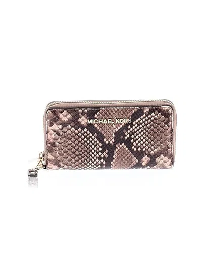 Pre-owned Michael Michael Kors Wristlet In Tan