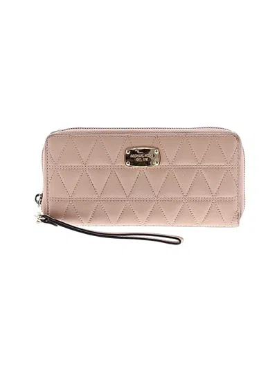 Pre-owned Michael Michael Kors Wristlet In Tan