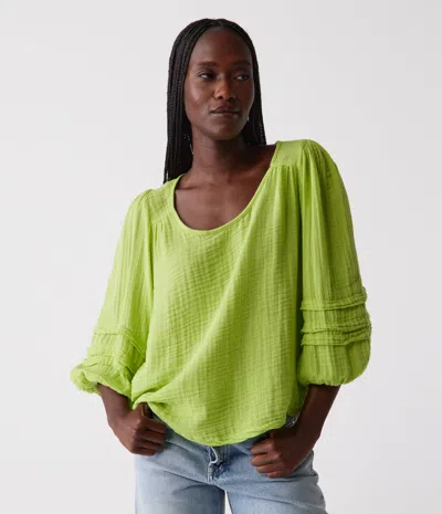 Michael Stars Pruitt Balloon Sleeve Top In Lettuce