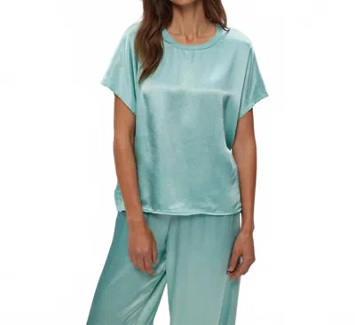 MICHAEL STARS SATIN FLOW TEE IN SERENE
