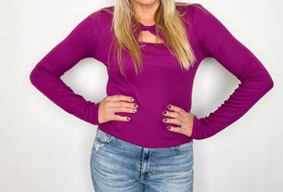 Michael Stars Yara Twist Front Tee In Berry In Pink