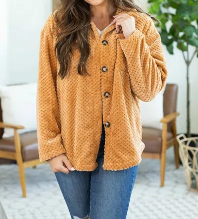 Michelle Mae Fleece Shacket In Camel In Yellow