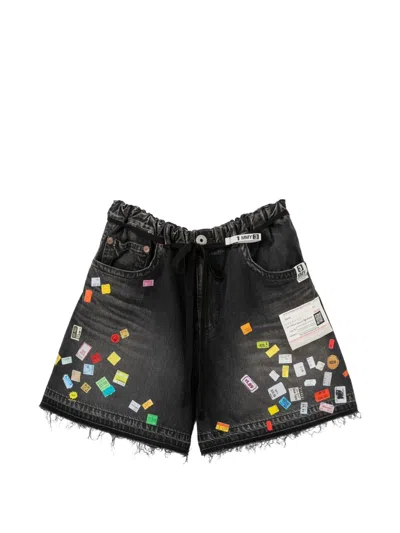 Miharayasuhiro Patch-detail Frayed-hem Shorts In Black