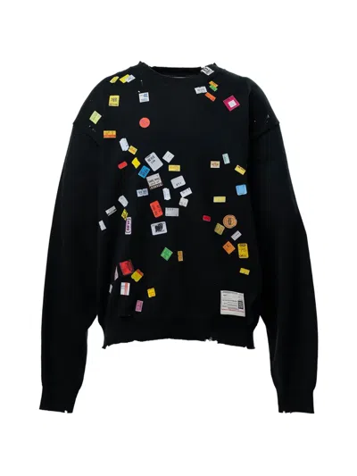 Miharayasuhiro Price Tag Sticker Printed Knit Sweater In Schwarz