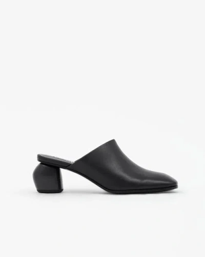 Mi/mai Junya Low Heeled Clog Mules In Black