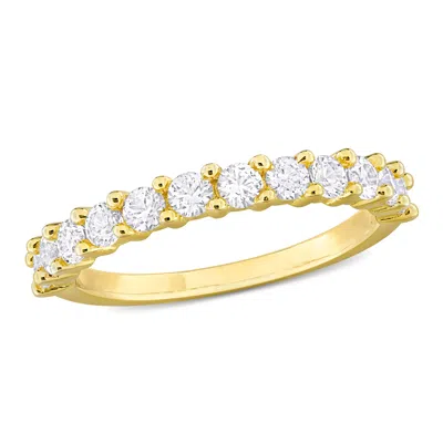 Mimi & Max 1 1/10ct Tgw Created White Sapphire Anniversary Band In Yellow Silver