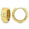 Mimi & Max 17mm Diamond Cut Design Huggie Earrings In 14k Yellow Gold In Yellow