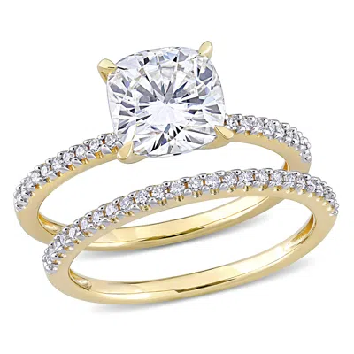 Mimi & Max 2ct Dew Cushion Created Moissanite And 1/4ct Tw Diamond Bridal Ring Set In 14k Yellow Gold In White
