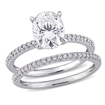 Mimi & Max 2ct Dew Oval Created Moissanite And 1/4ct Tw Diamond Bridal Ring Set In 14k White Gold In Silver