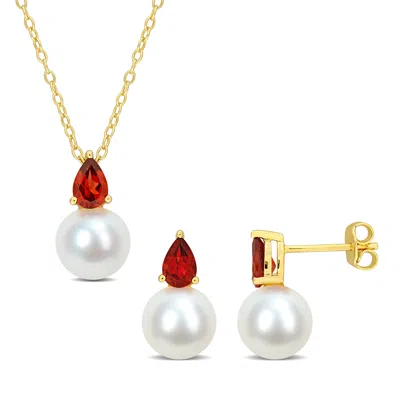 Mimi & Max 8.5-9mm Cultured Freshwater Pearl 1 1/2ct Tgw Garnet Jewelry Set Yellow Plated Sterling Silver In Red