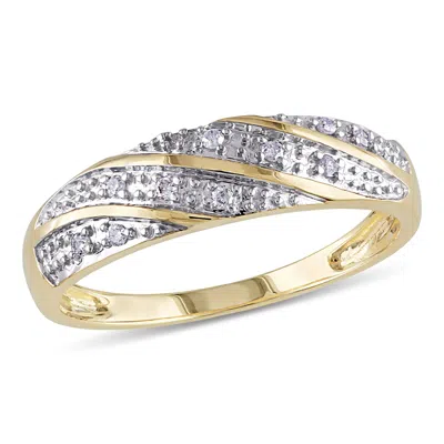 Mimi & Max Men's 1/10ct Tdw Diamond Striped Wedding Band 10k Yellow Gold In Silver