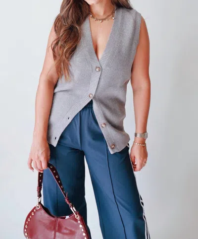 Mimosa V-neck Sweater Vest In Heather Gray