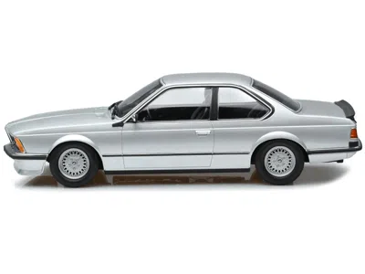 Minichamps 1982 Bmw 635 Csi Silver Metallic 1/18 Diecast Model Car By