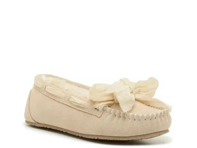 Minnetonka Bow Trapper Slipper In Animal Print