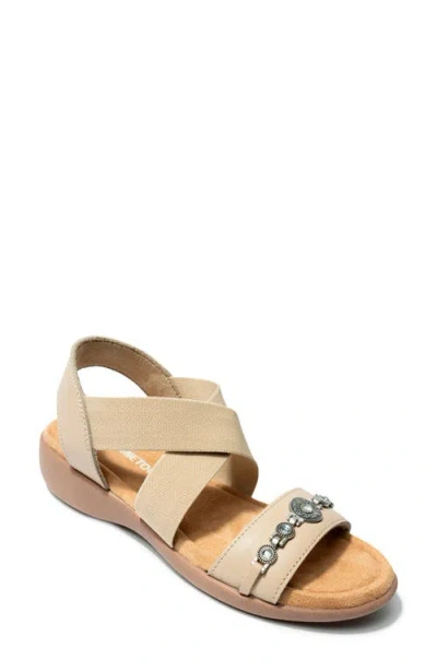 Minnetonka Brida Sandal In Beige