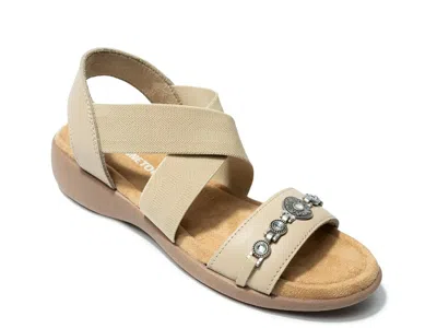 Minnetonka Brida Sandal In Brown
