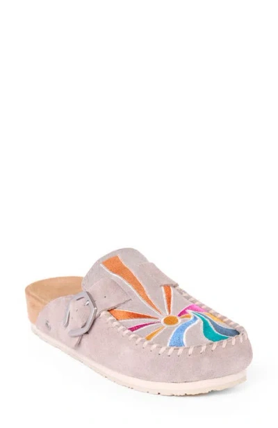 Minnetonka Buckle Clog In Multi