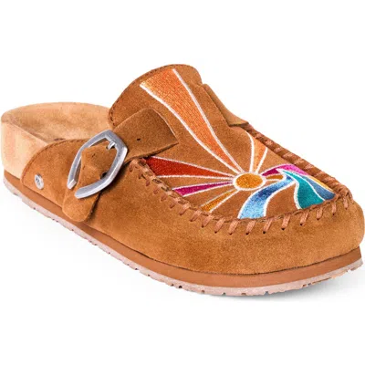Minnetonka Buckle Leather Clog In Multi
