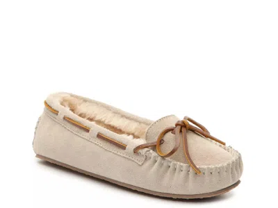 Minnetonka Cally Moccasin Slipper In Brown