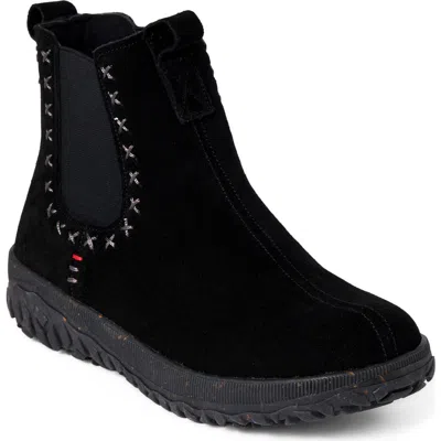 Minnetonka Chelsea Tread Boot In Black