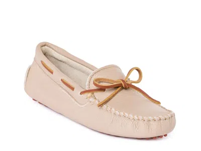 Minnetonka Classic Driving Loafer In Neutral