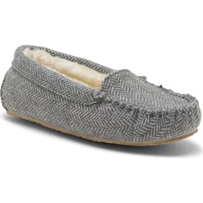 Minnetonka Cosi Venetian Slipper In Gray