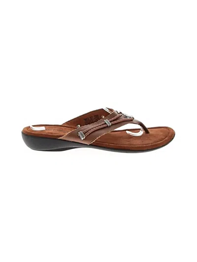 Pre-owned Minnetonka Flip Flops In Brown