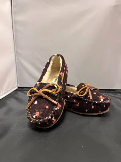 Minnetonka Kids' Girl's Floral Moccasin In Raisin In Brown