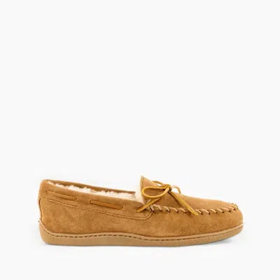 Minnetonka Men's Sheepskin Hardsole Moc Slipper In Golden Tan In Brown