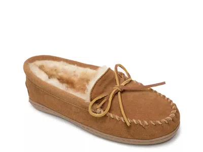 Minnetonka Sheepskin Hardsole Slipper In Brown