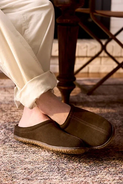 Minnetonka Taylor Suede Slippers In Chocolate, Men's At Urban Outfitters In Brown