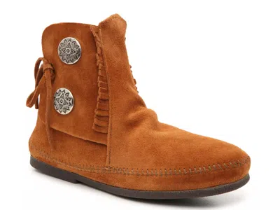 Minnetonka Two Button Boot In Brown
