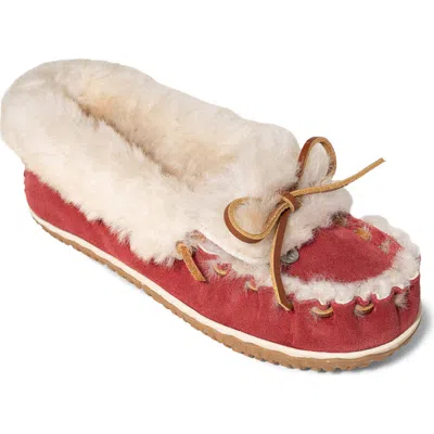 Minnetonka Ultimate Genuine Shearling Slipper In Red